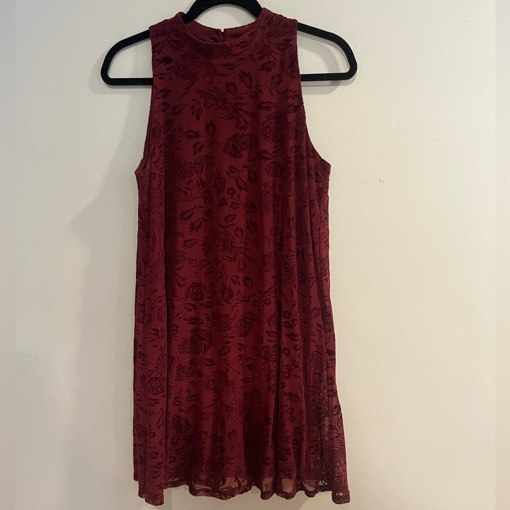 Speechless Velvet Floral sleeveless dress in burgundy